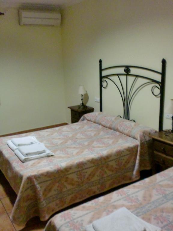Hostal Las Tres Jotas Alcaracejos Zimmer foto