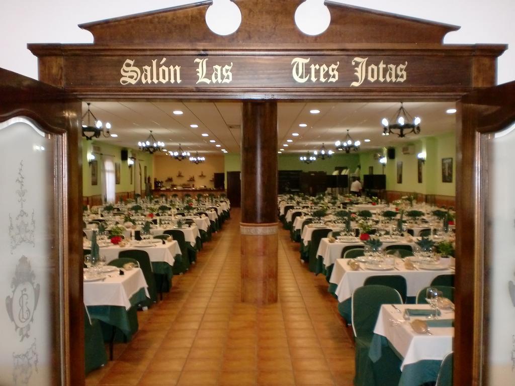 Hostal Las Tres Jotas Alcaracejos Exterior foto