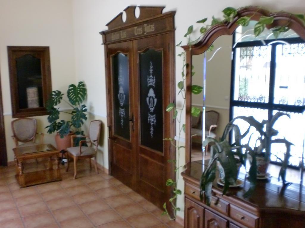 Hostal Las Tres Jotas Alcaracejos Exterior foto