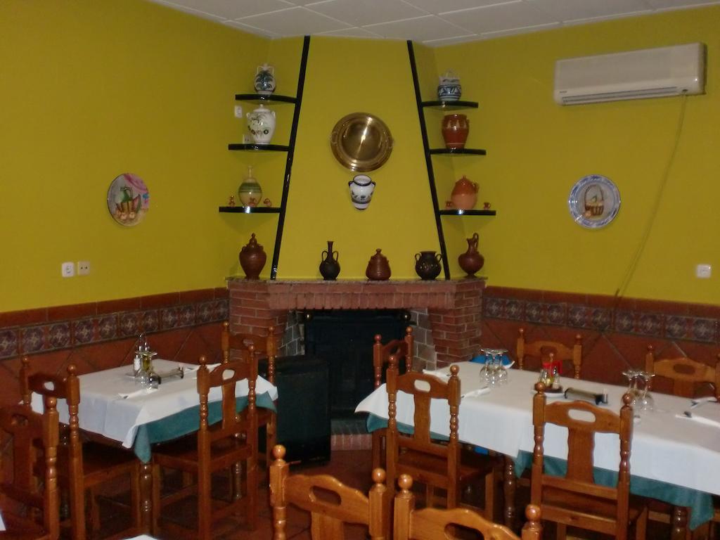 Hostal Las Tres Jotas Alcaracejos Exterior foto